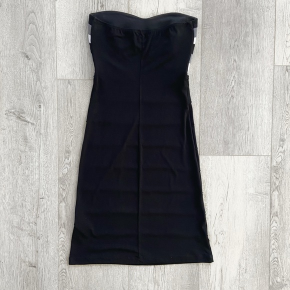 Le Chateau | Sweetheart Strapless Dress - Picture 6 of 7